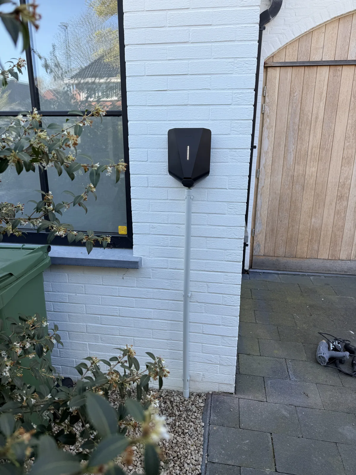 Borne en façade