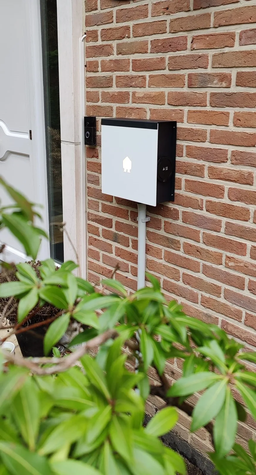 Borne en façade